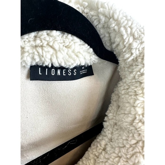 Pre-Loved Lioness On The Road Fuzzy Sherpa Moto Jacket MED - Picture 3 of 9